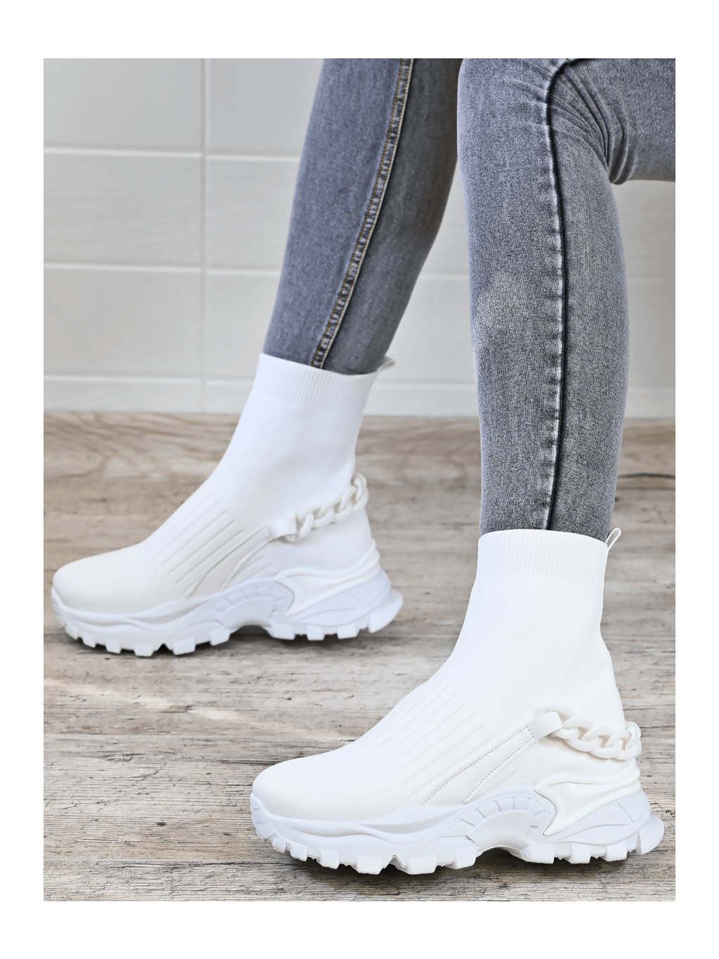 Dámske štýlové biele topánky s retiazkou SL-0225BI